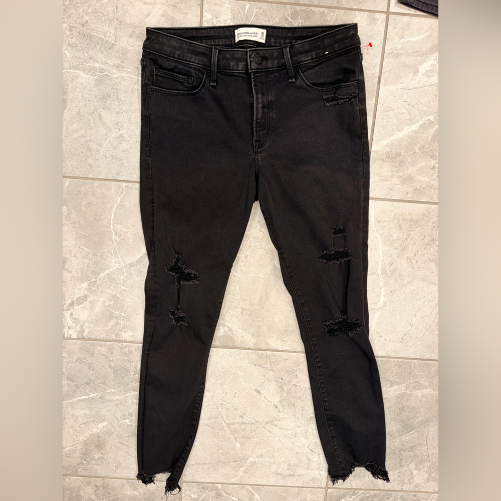 EUC like new Abercrombie and Fitch size 10L black Mid Rise Skinny Ankle jeans